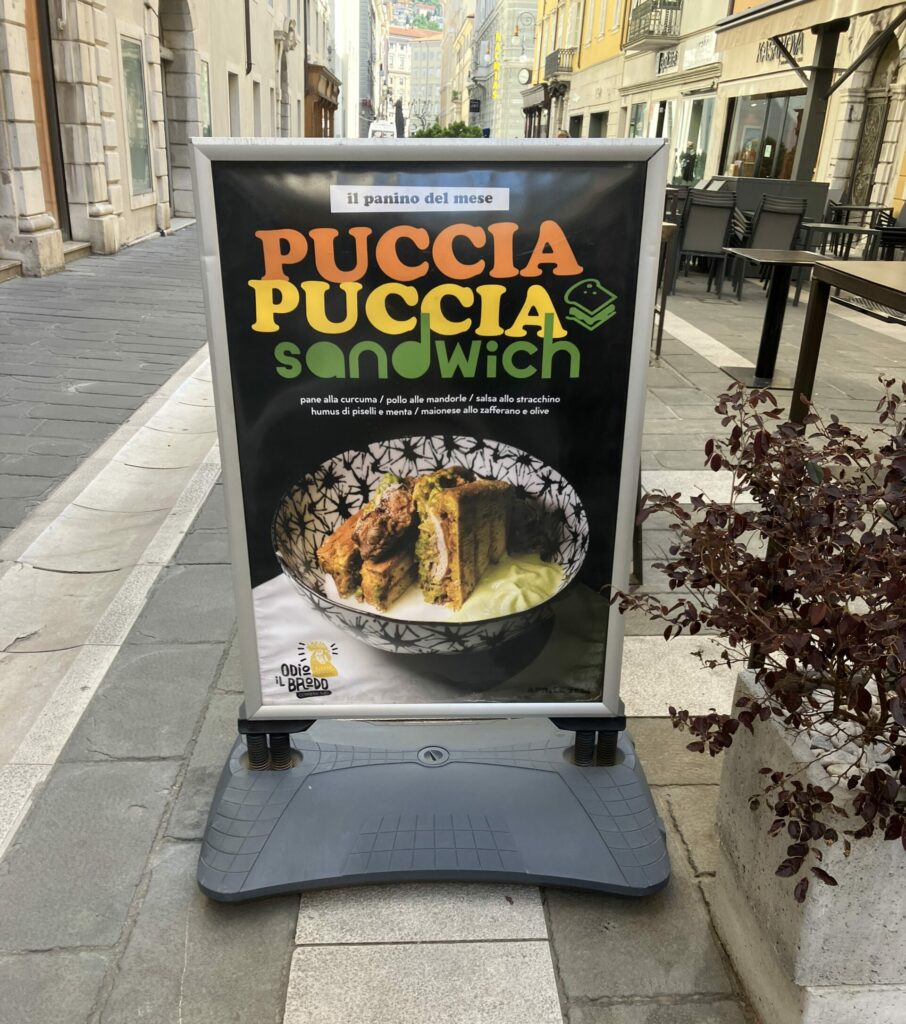 Da Odio il brodo il sandwich: "Puccia, puccia".